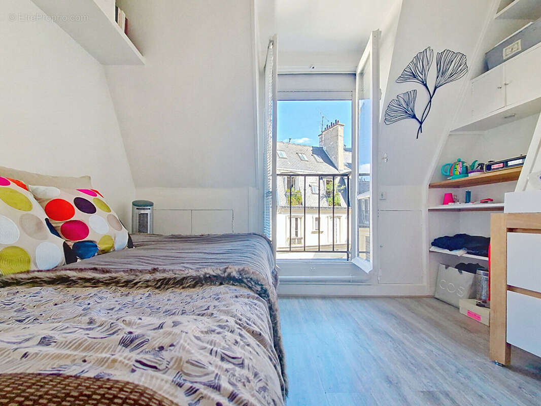 Appartement à PARIS-1E