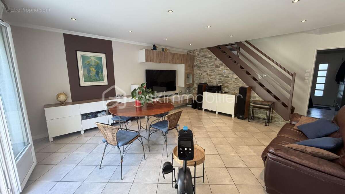Maison à ELANCOURT