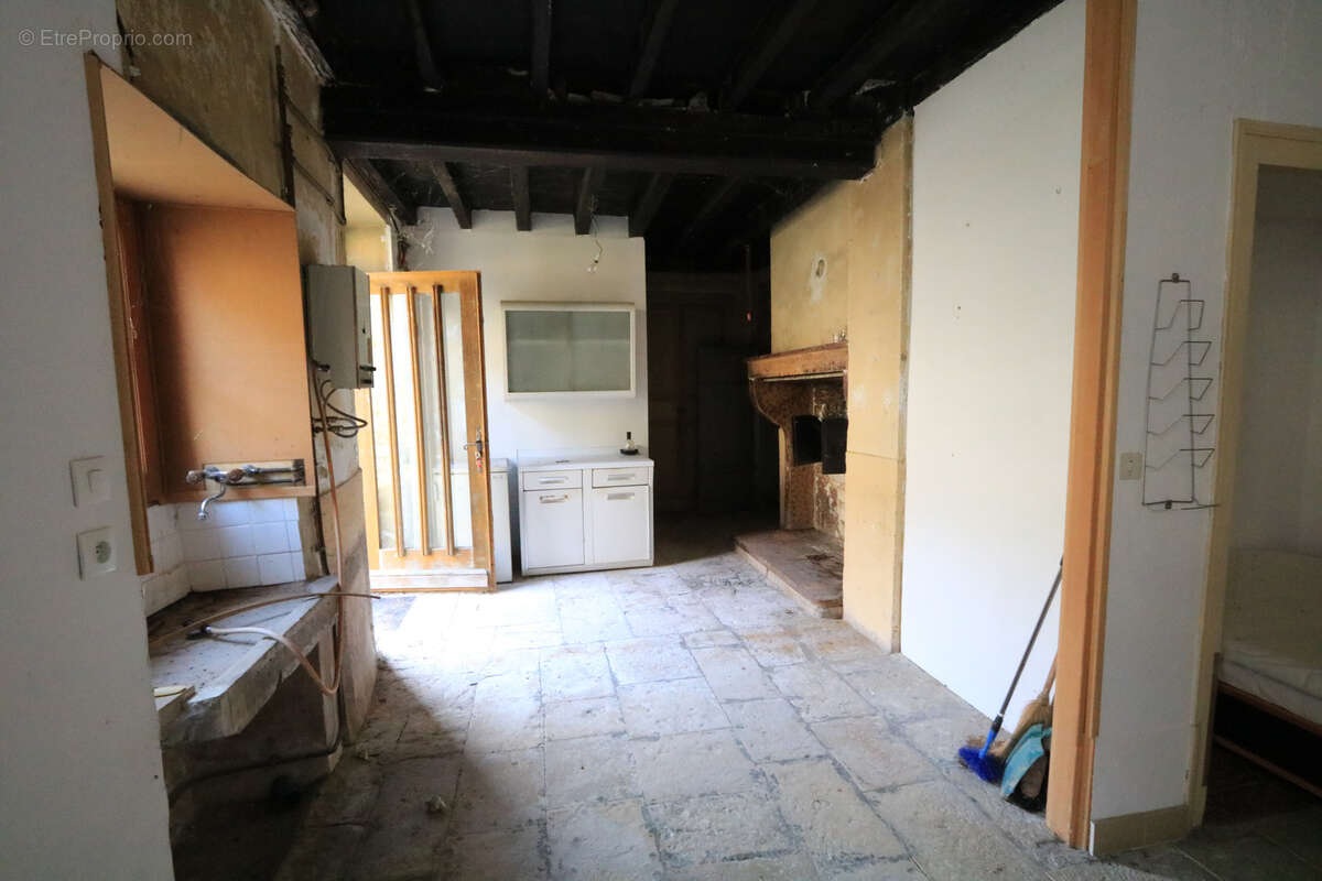 Maison à MOULINS-EN-TONNERROIS