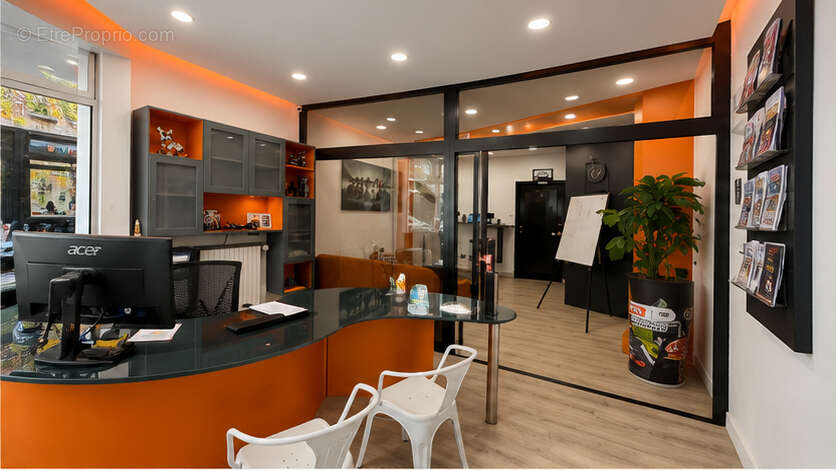 Paris 20e - rue des pyrénées - mur boutique + habitation - occupé - photo 3