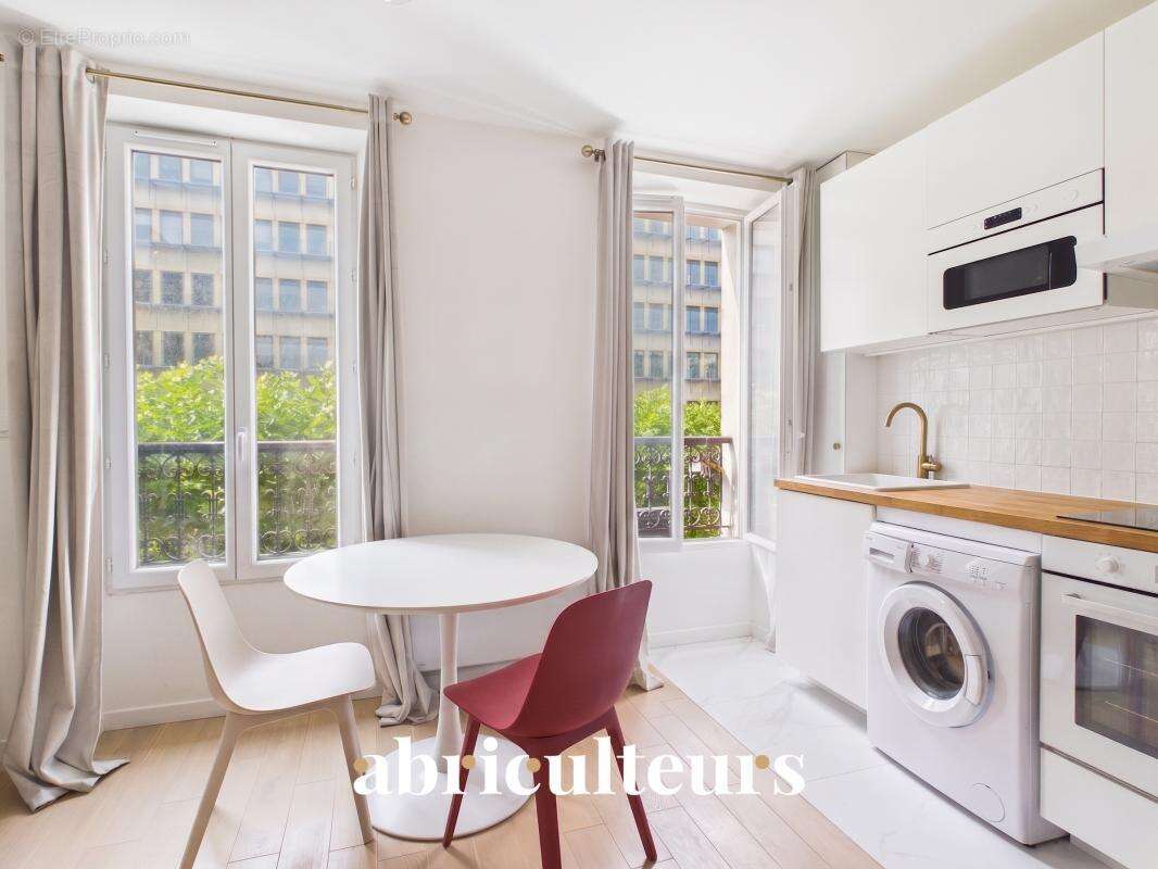 Appartement de  33 m² composé de 2 pièces en vente à Vincennes Avenue de Paris (94300) - photo 2
