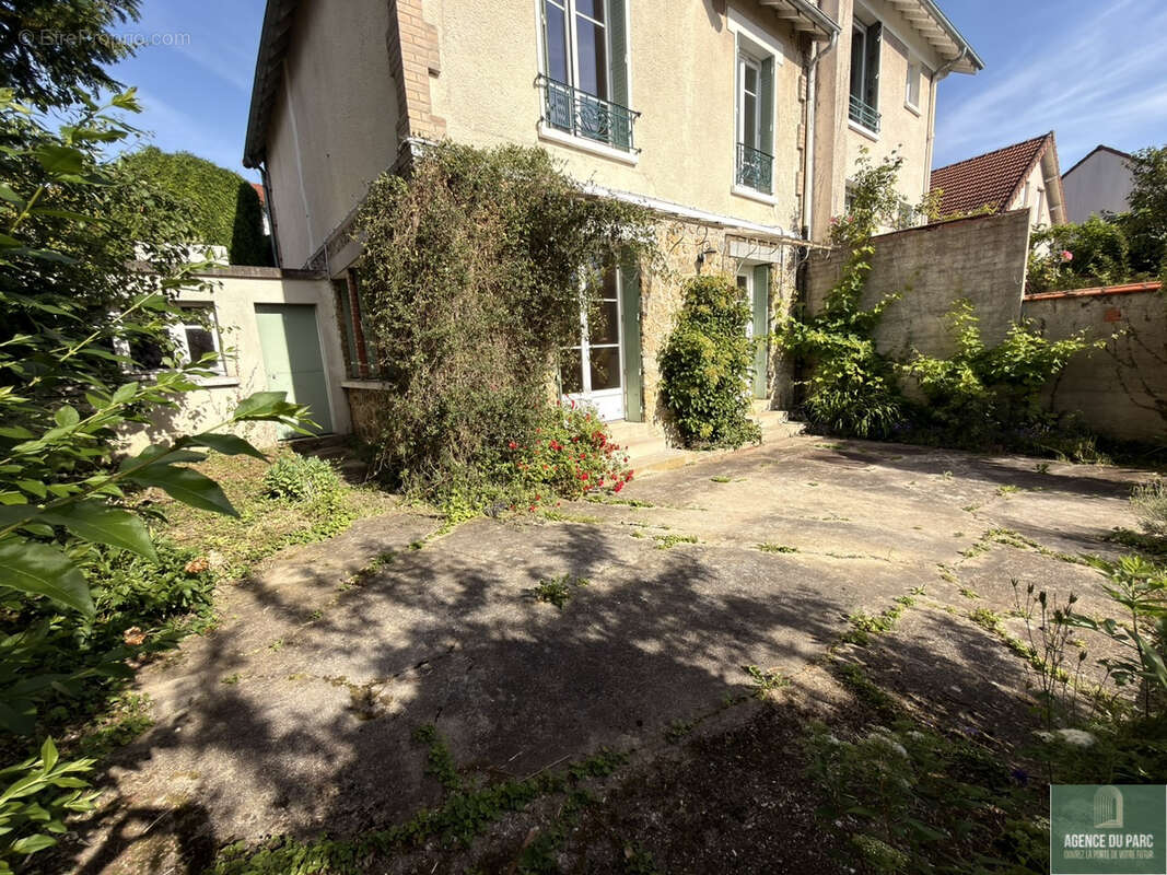 Maison à VILLE-D'AVRAY