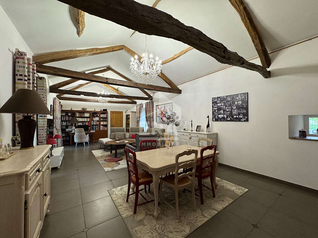 Maison à NOTRE-DAME-DE-SANILHAC