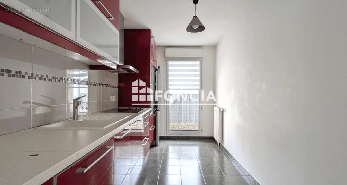 3 pièces lumineux, calme, résidence moderne avec 2 balcons, terrasse, 2 chambres, cuisine totalement aménagée équipée, box-garag - photo 7