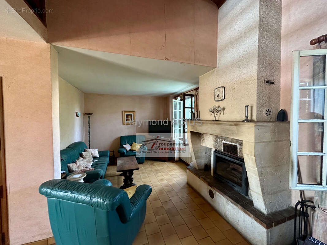 Maison à SAINT-SEURIN-DE-PRATS