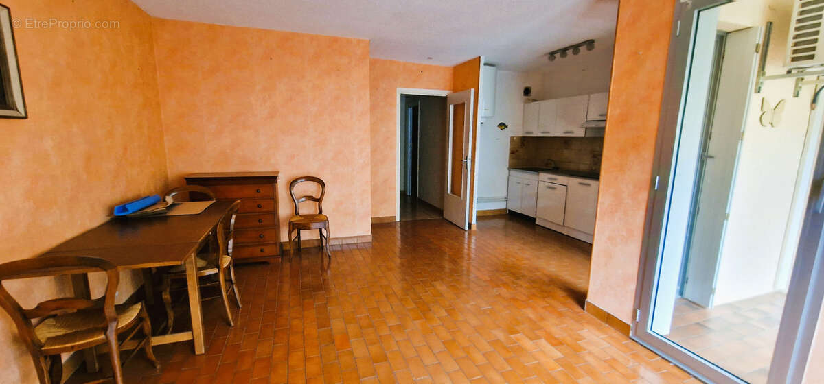 Appartement 33 m2 avec garage et loggia   1er étage avec ascenseur   Amélie-les-Bains - photo 2