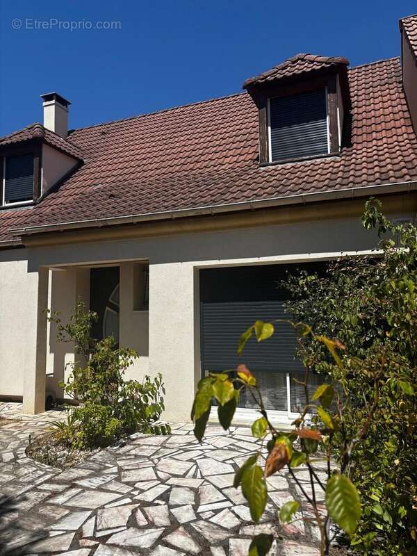 Maison à ISSOU
