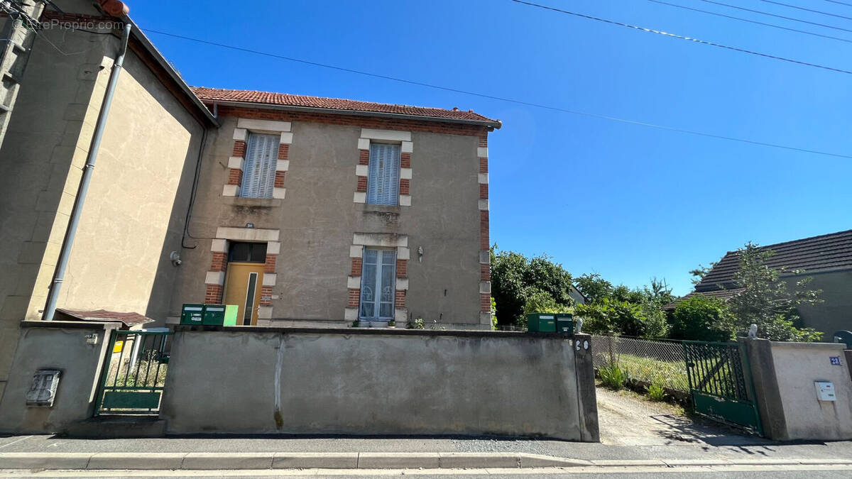 Appartement à YZEURE