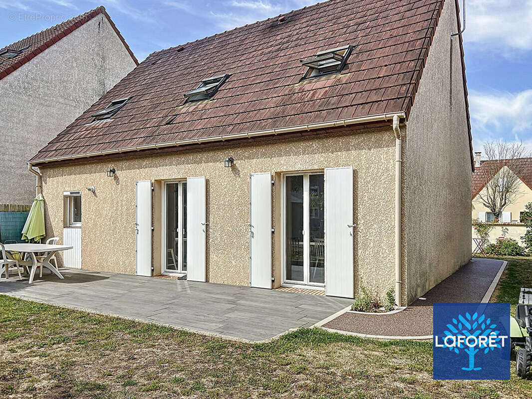 Maison à FONTENAY-LE-VICOMTE