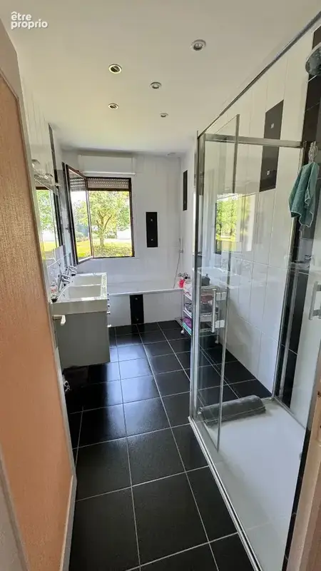 A vendre, maison + terrain constructible à Saint-Lô 3 chambres avec vie de plain-pied, sous-sol et combles aménageables - photo 6