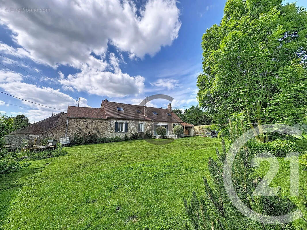 Maison à OZOUER-LE-VOULGIS