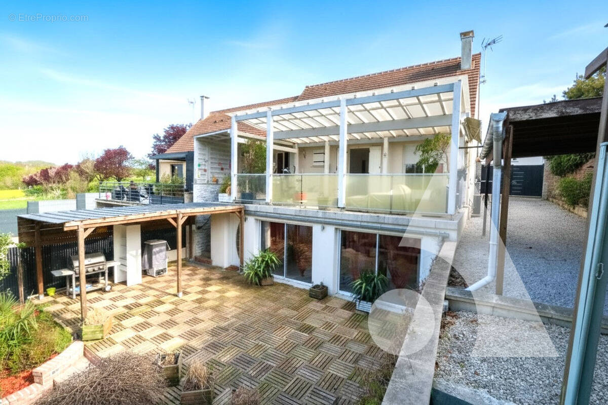 Maison à LONGUEIL-SAINTE-MARIE