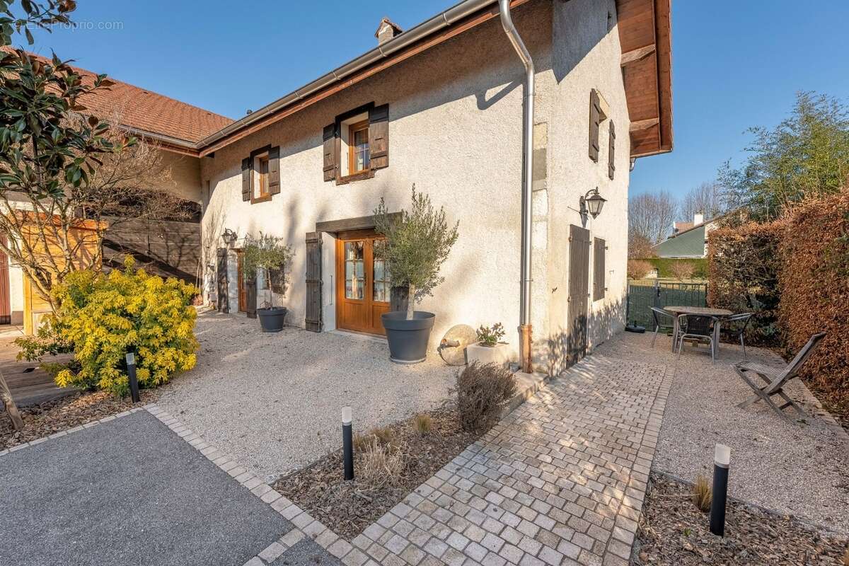 À VENDRE – Charmante ferme rénovée avec gîte indépendant et grange – Prévessin-Moëns - photo 19