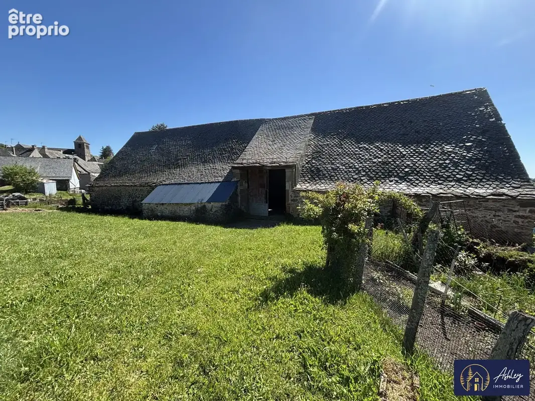 Corps de ferme à Trizac (Cantal)