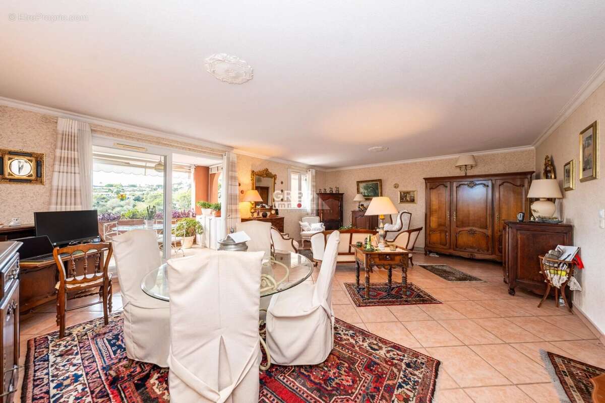 Appartement à VILLENEUVE-LOUBET