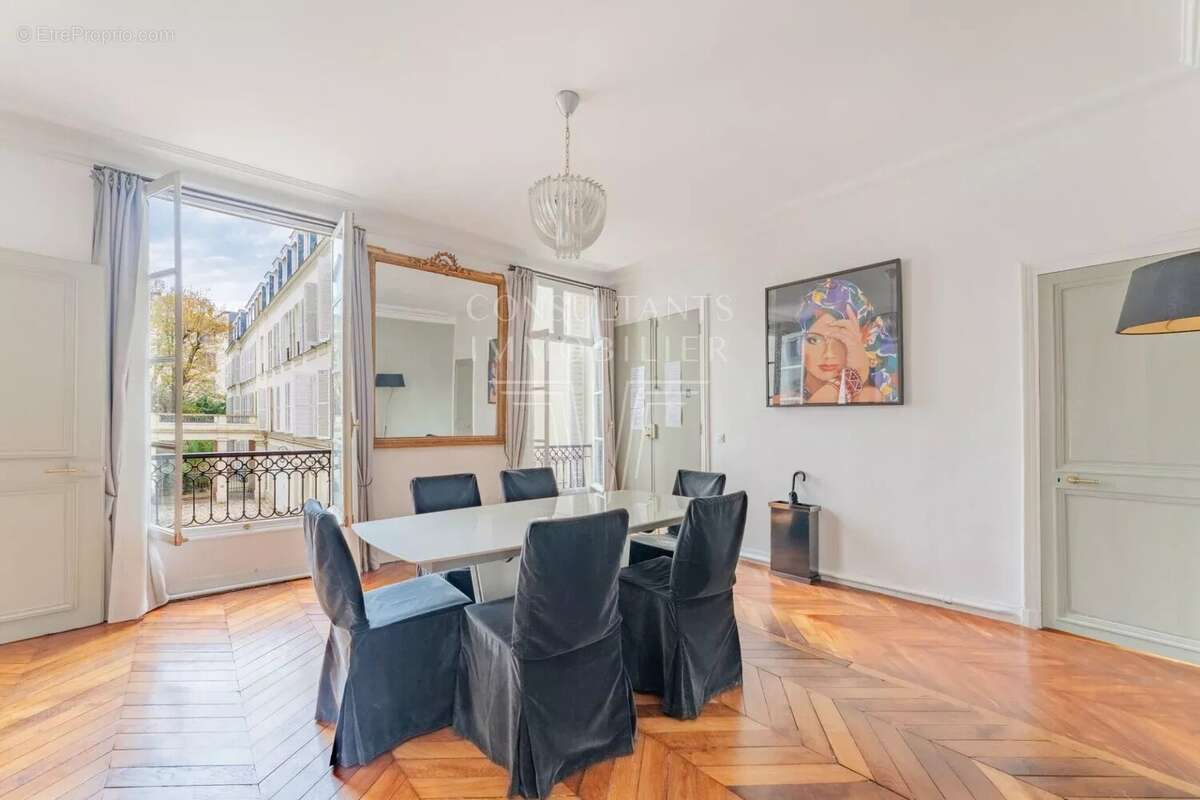 Appartement à PARIS-7E
