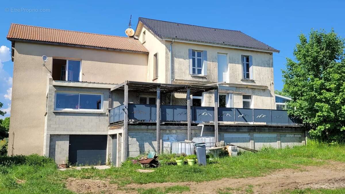 Maison à SAINT-AGREVE