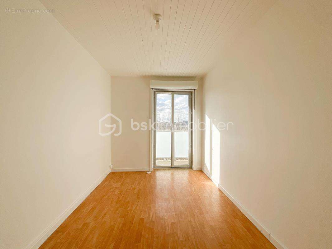 Appartement à FRESNES
