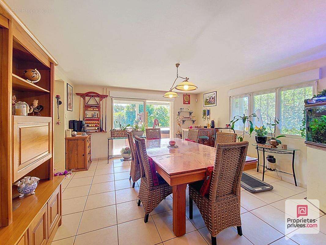 Maison à SAINT-CYR-LA-ROCHE