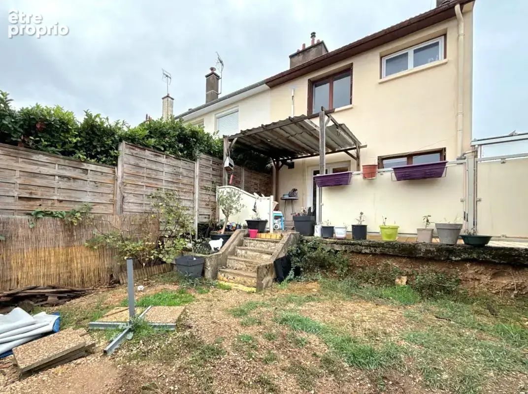 Maison à rénover avec 3 chambres, terrasse, jardin et sous-sol complet - photo 12