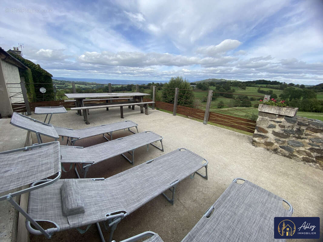 Maison 14 pièces LE MONTEIL - Maison à LE MONTEIL