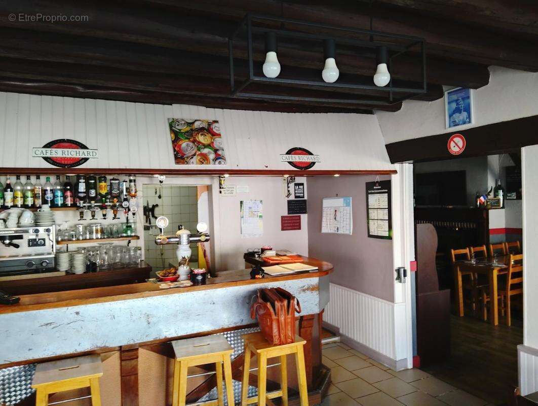 Commerce à GLOS-LA-FERRIERE