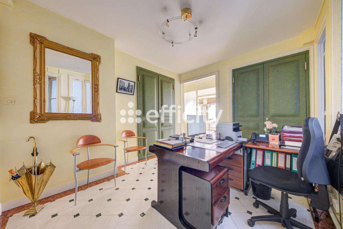 Appartement à PARIS-8E
