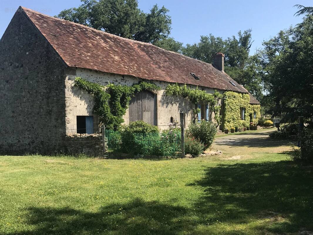 Maison à LUSSAC-LES-EGLISES