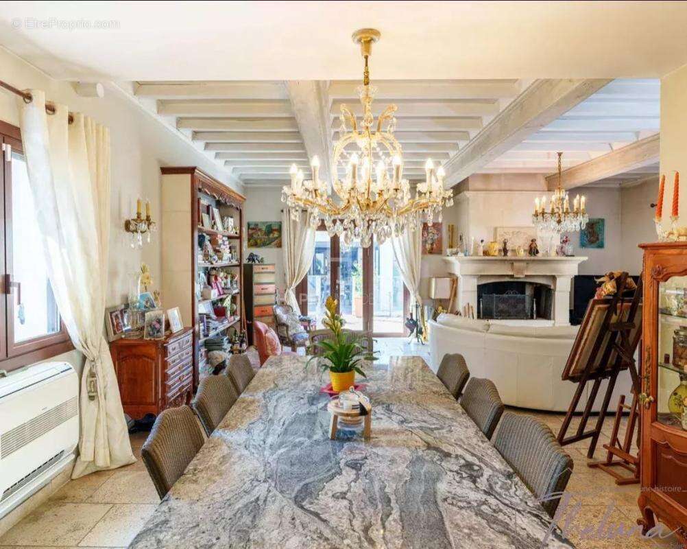 Maison à FONTVIEILLE