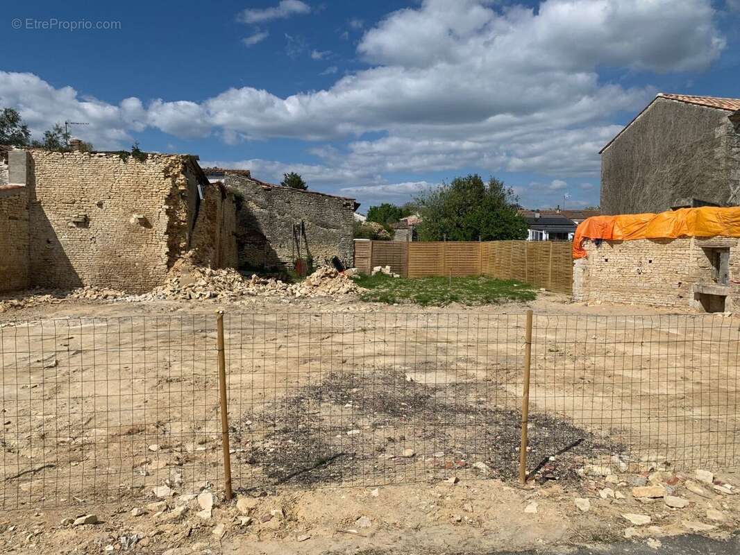 Terrain à FERRIERES