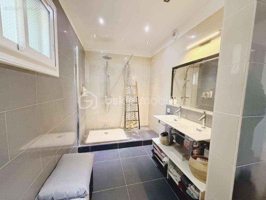 Coup de cœur Rare à la vente au Mourillon – Élégant T3 de 105 m² avec grande terrasse -  cave et garage - photo 11