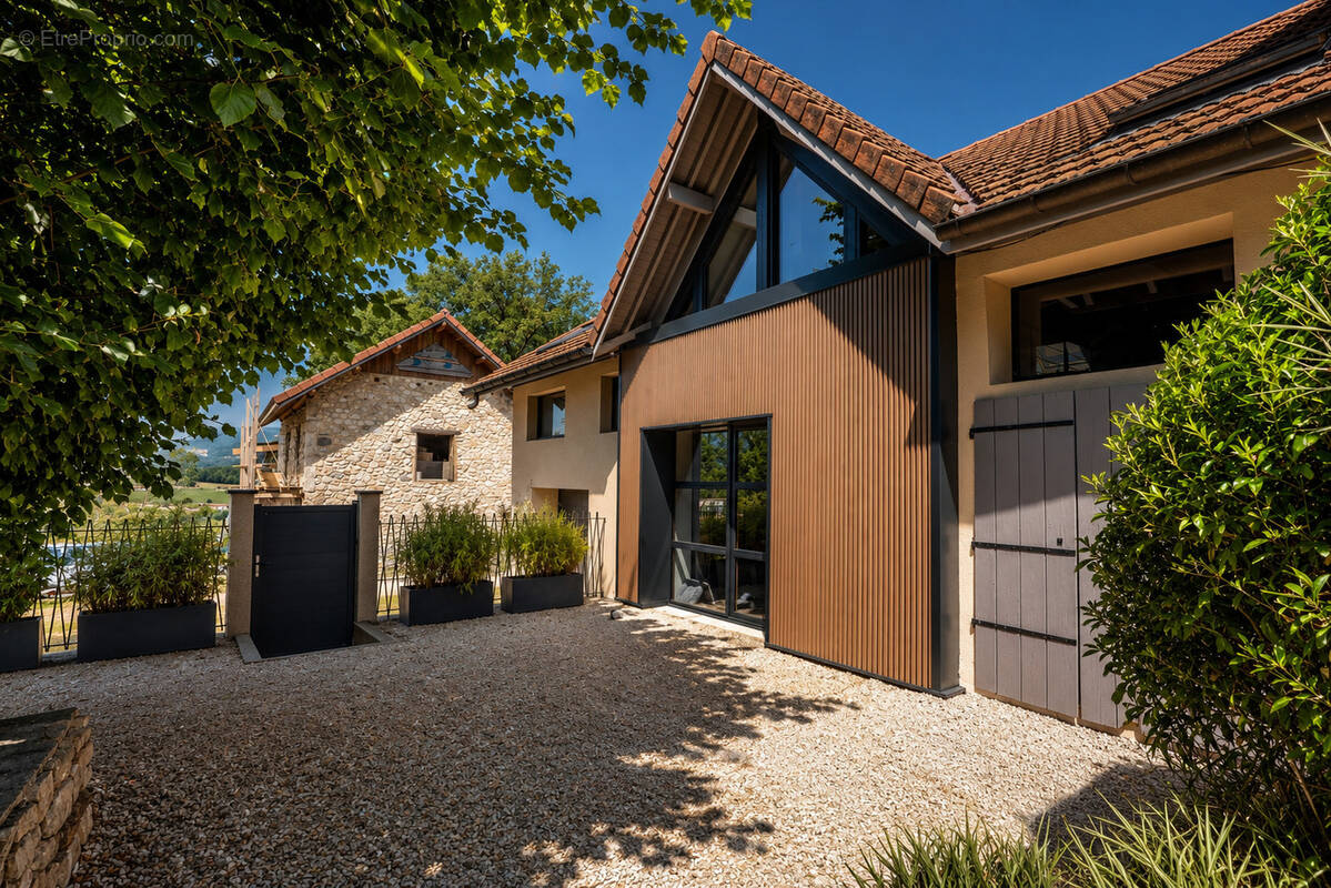 Maison à MEYRIEUX-TROUET