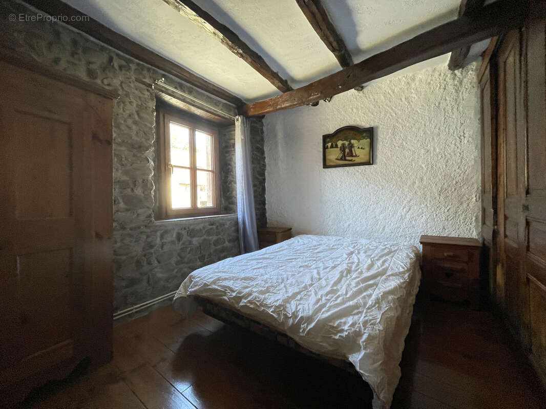Maison à SAINT-MARTIN-DE-LA-CLUZE