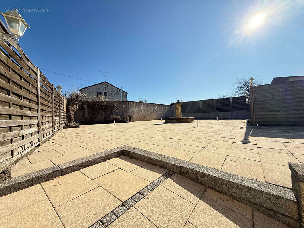 Commerce à MONCEL-LES-LUNEVILLE