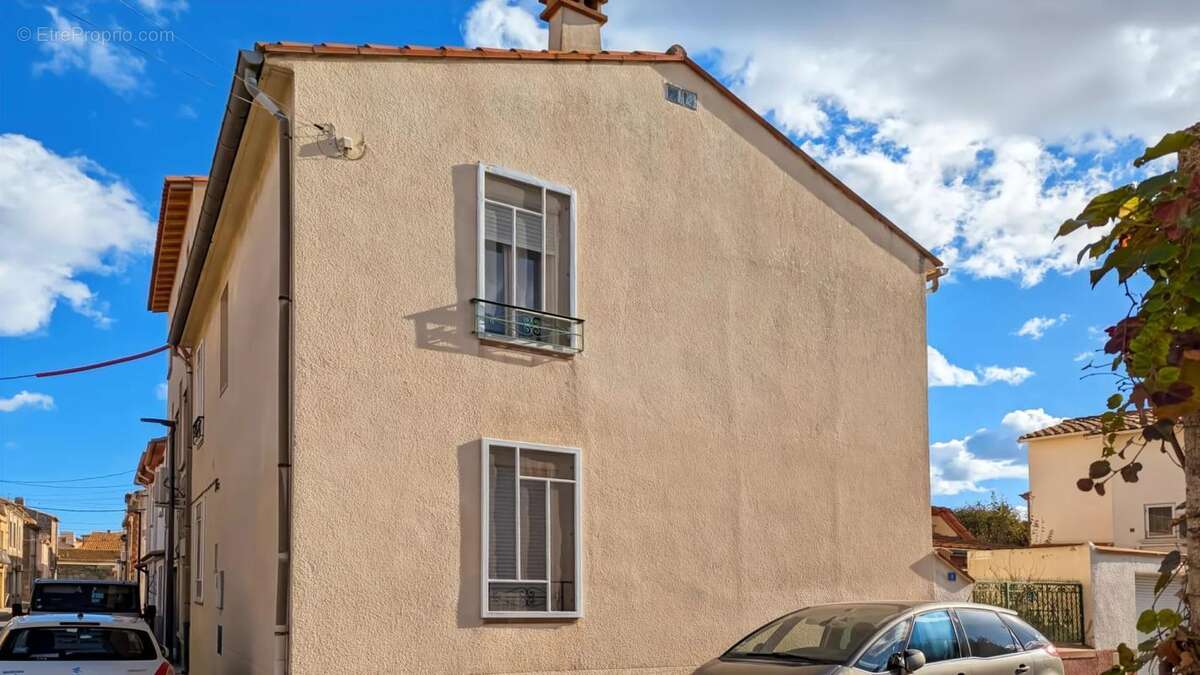 Maison à SAINT-LAURENT-DE-LA-SALANQUE