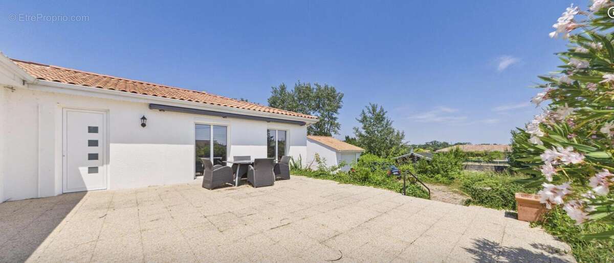Maison à BLANQUEFORT