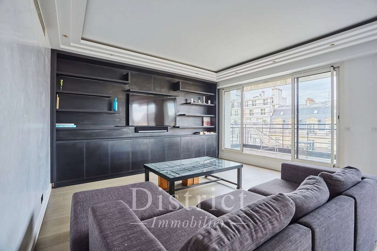 Appartement à PARIS-8E