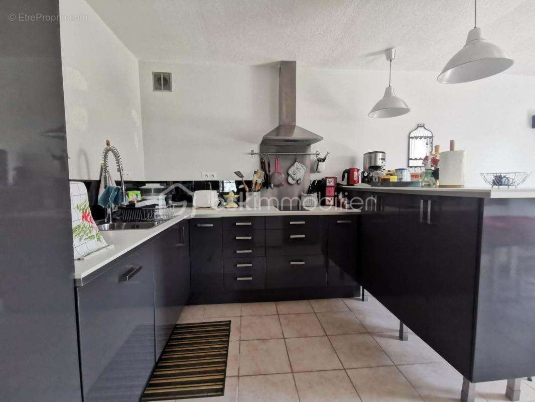 THOARD - propriété d'exception - deux villas de plain-pied (235m²) - terrain 5 264m² - piscine - garage - photo 25