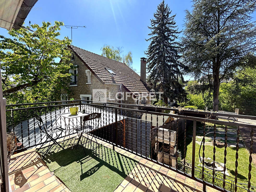 Maison à JUZIERS