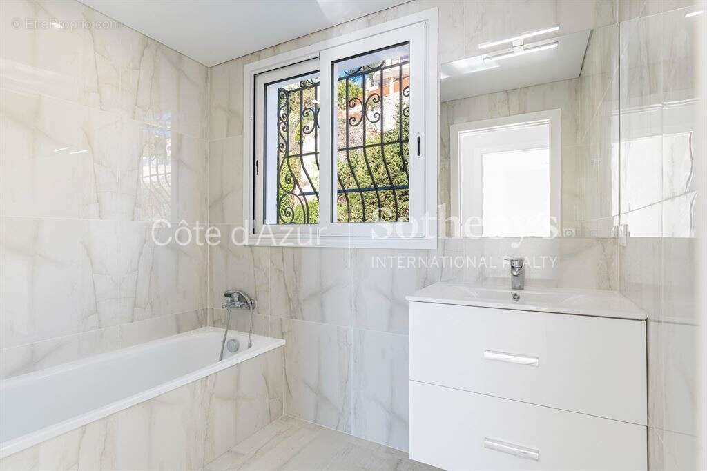 Appartement à LA TURBIE