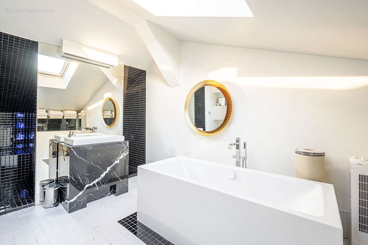 Appartement à PARIS-10E