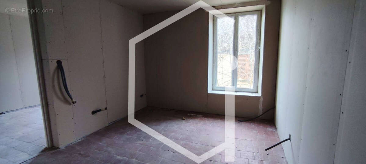 Maison à SURY-EN-VAUX