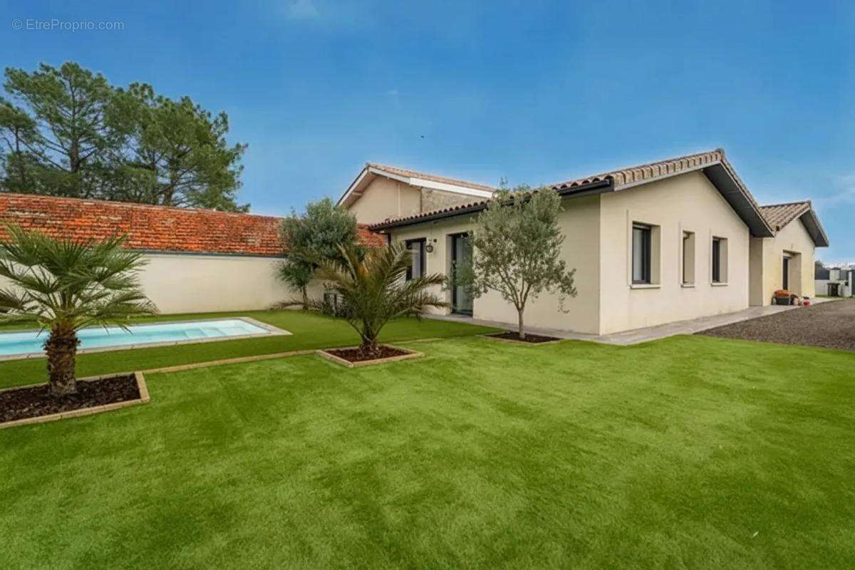 Maison à BLANQUEFORT