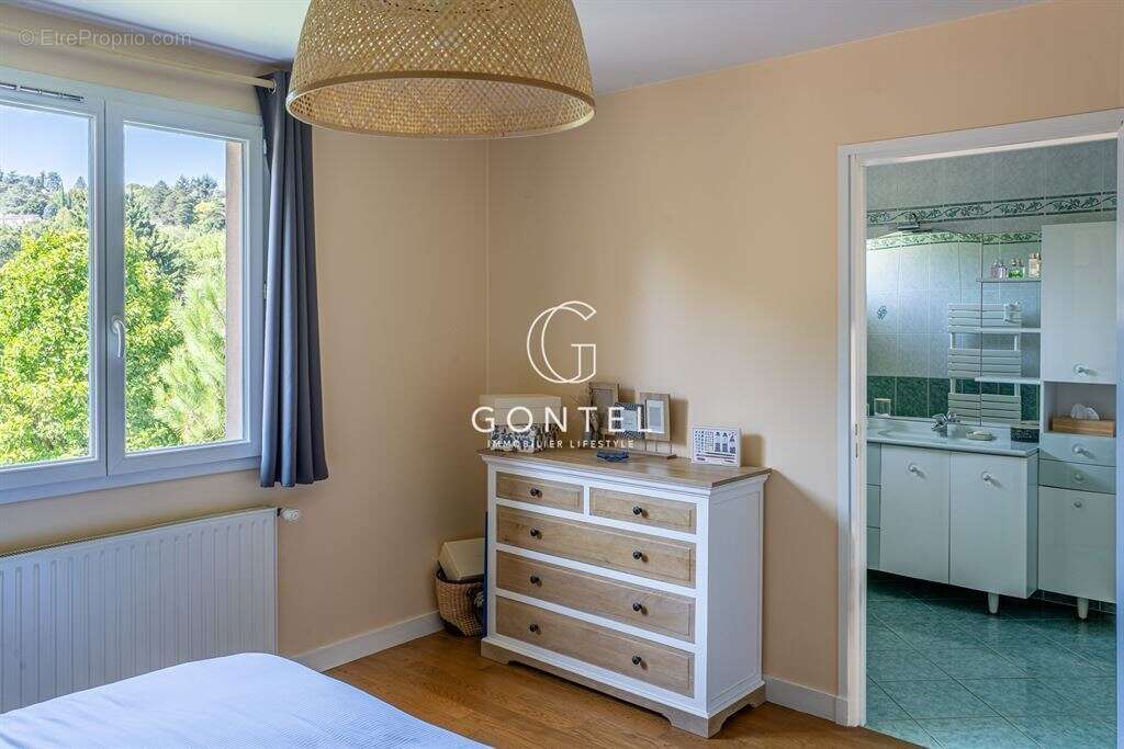 Maison à SAINT-CYR-AU-MONT-D'OR