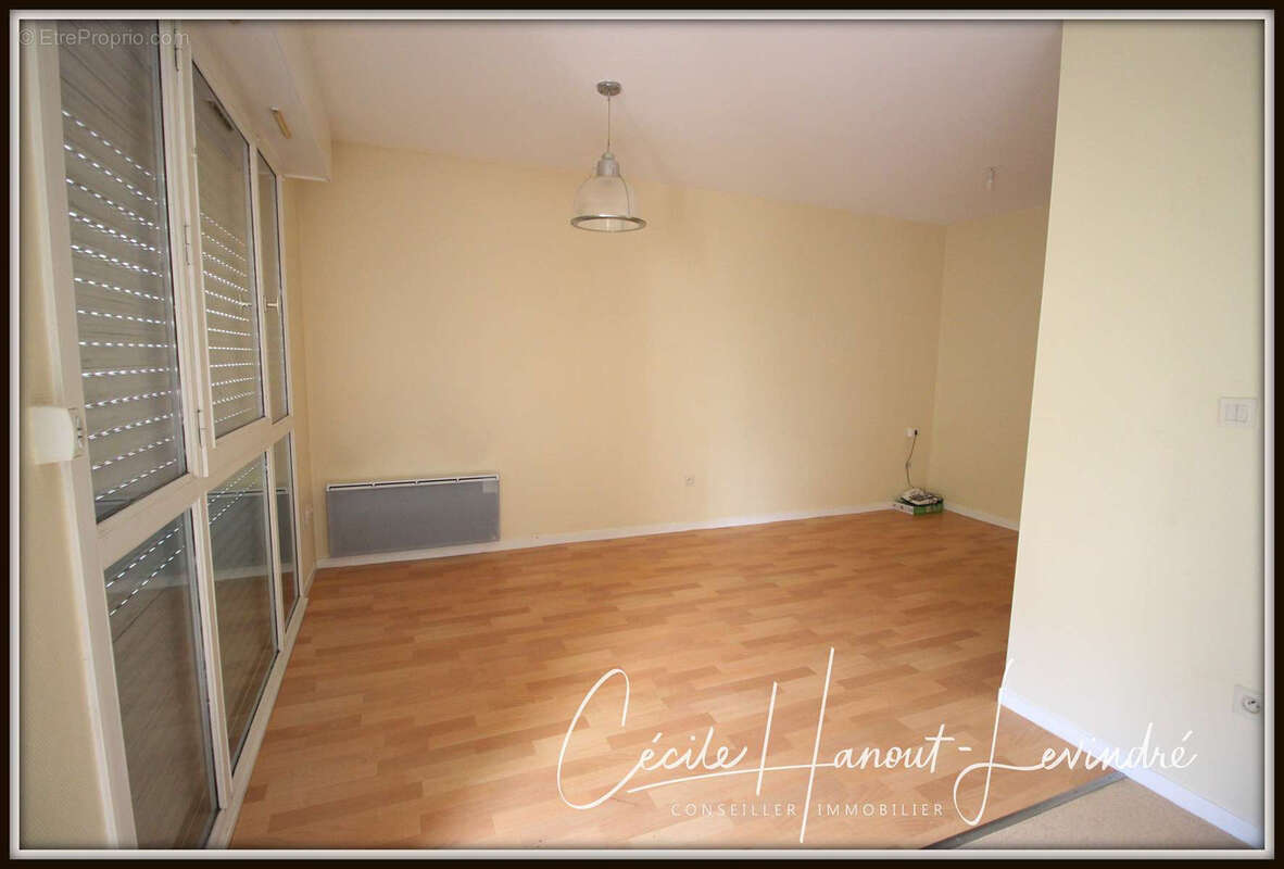 RENNES. CENTRE. Proche place des Lices - Dans une résidence séniors. Studio 32 m2 - 2ème étage avec ascenseur. - photo 3