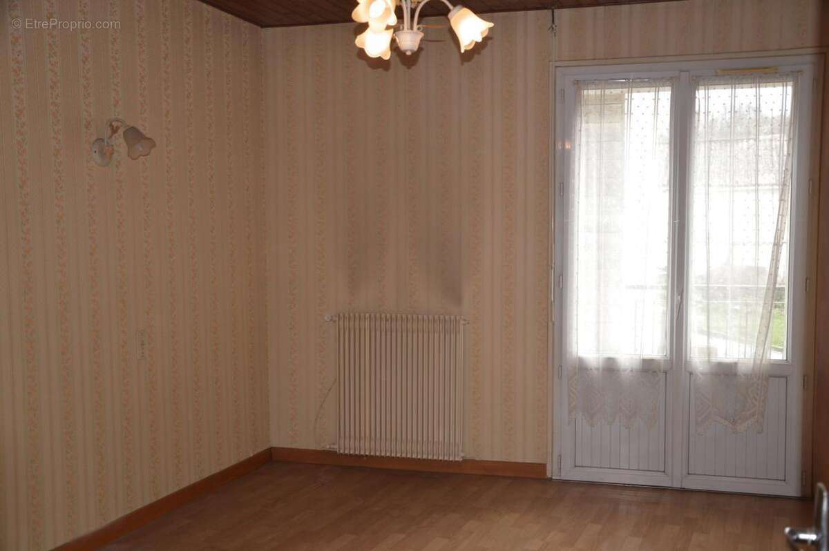 Maison à BEAULIEU-SOUS-LA-ROCHE