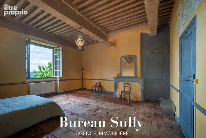 POLEYMIEUX-AU-MONT D'OR - Belle maison de caractère en pierres dorées T4 de 200m2 avec nombreuses dépendances - photo 9
