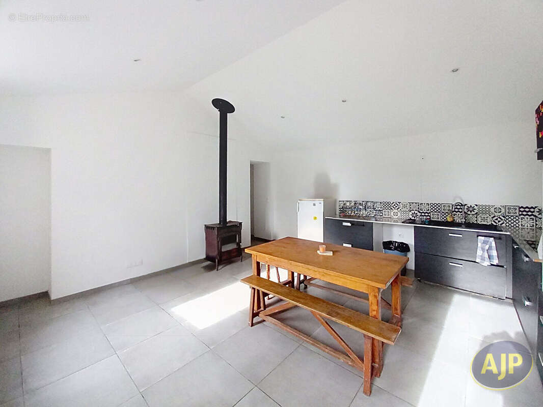 Maison à SAINT-GERMAIN-D'ESTEUIL