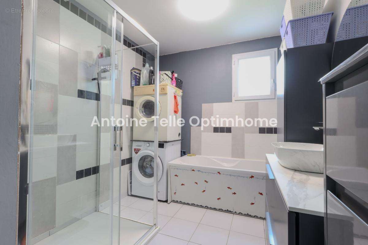 Salesches - Plain pied de 3 Chambres avec garage, terrasse et jardin clos - A découvrir rapidement ! - photo 8