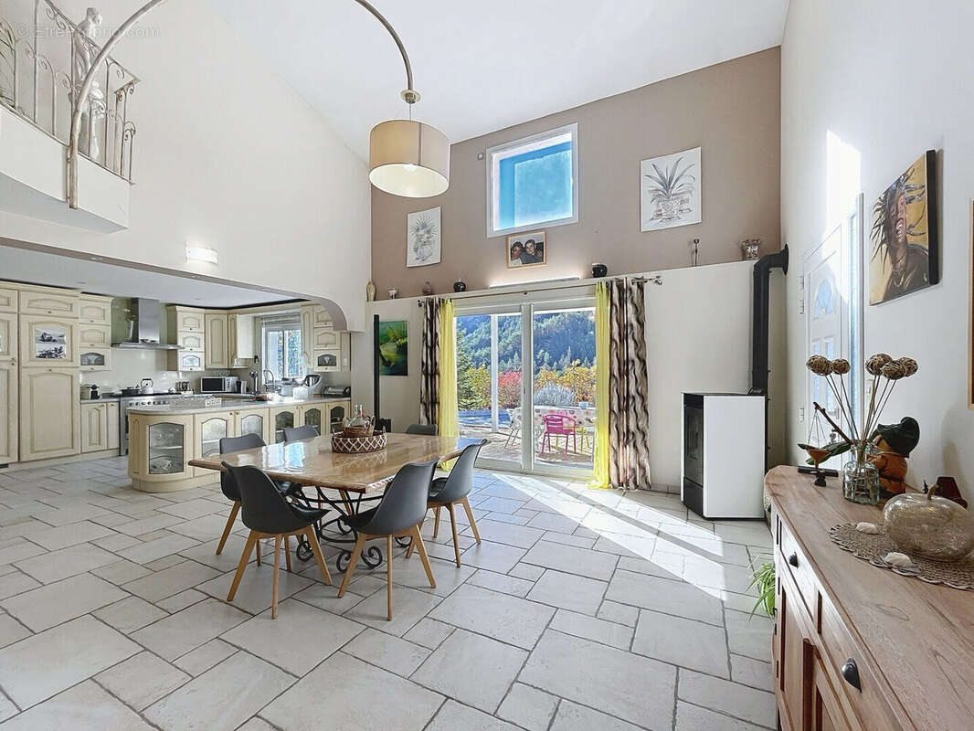 Maison d'exception sur son terrain avec piscine et vue panoramique ! - photo 3